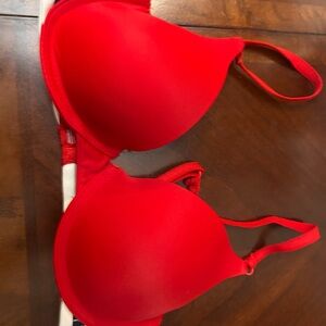 Tommy Hilfiger Red Underwire Bra with Adjustable Straps and Molded Cups